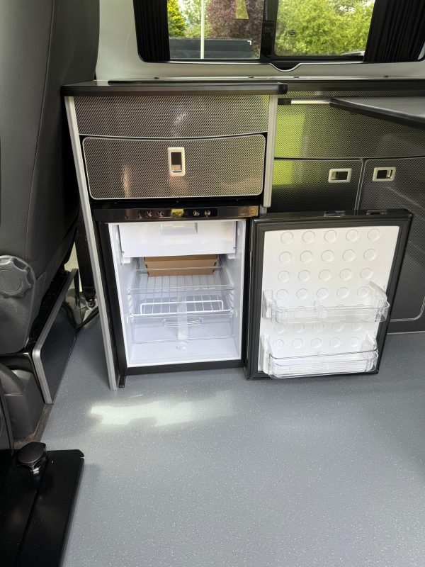VW Transporter T30 TDI Trendline Campervan Conversion - Image 13